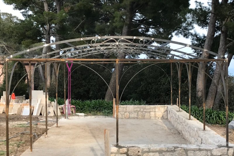 Une pergolas en fer forgé sur mesure !